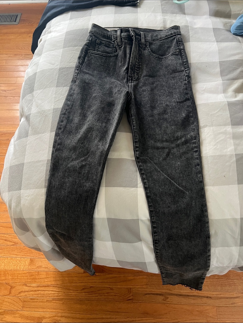 GAP Women's Skinny Jeans in Washed Black